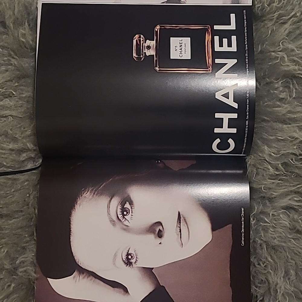 CHANEL COLLECTIONS AND CREATIONS COFFEE TABLE BOOK - Picture 7 of 9